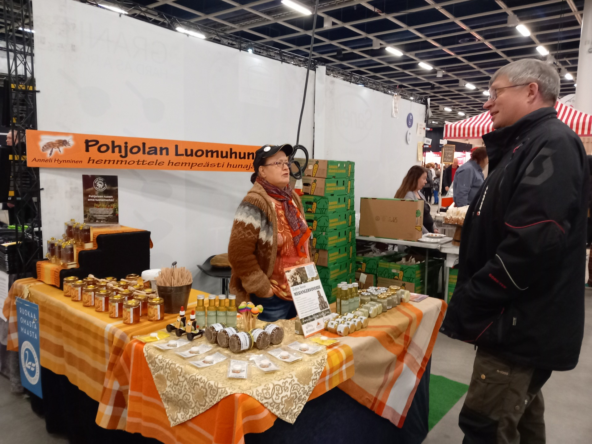 Pohjolan luomuhunajan esittelypiste
